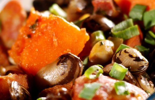Fava com jerimum, linguiça e carne de charque